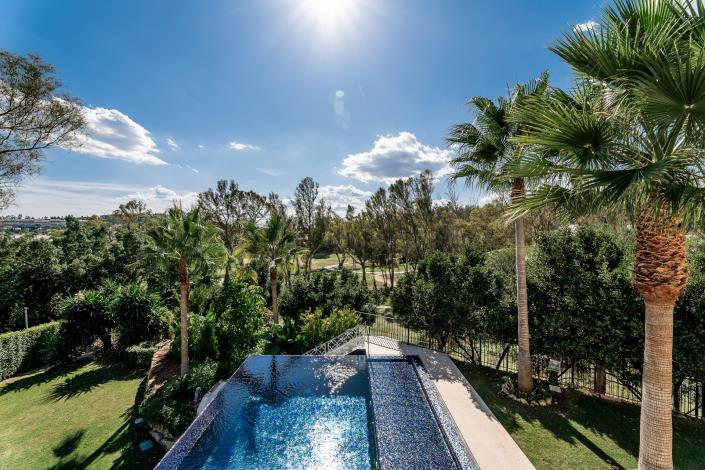 Image No.1-6 Bed Villa for sale