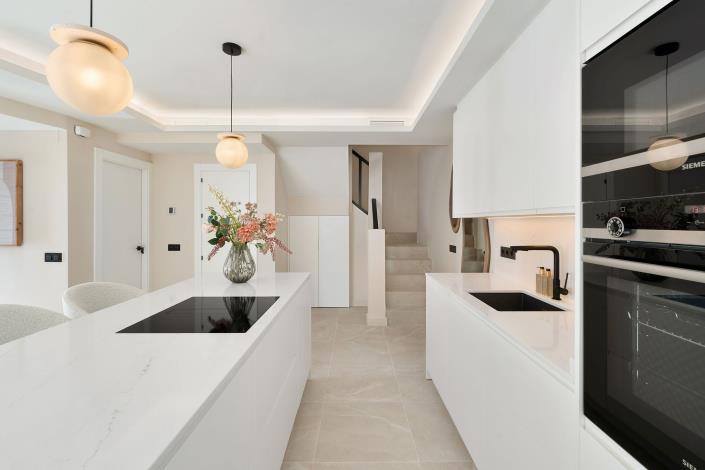 Image No.8-3 Bed Townhouse for sale