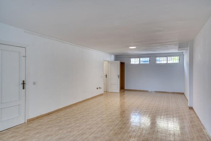 Image No.16-5 Bed Townhouse for sale