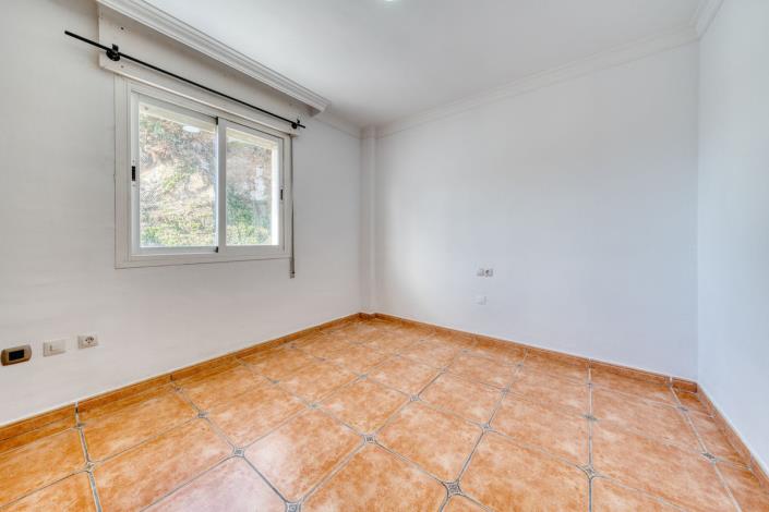 Image No.29-5 Bed Townhouse for sale