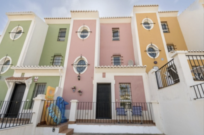 Image No.2-Maison de ville de 3 chambres à vendre à Casares