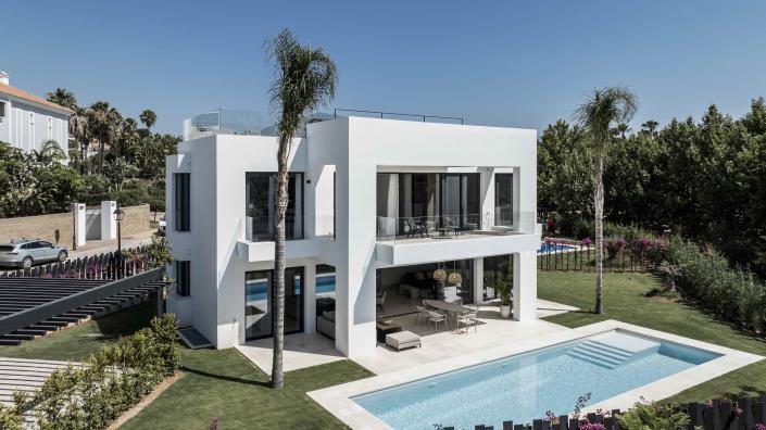 Image No.1-4 Bed Villa / Detached for sale
