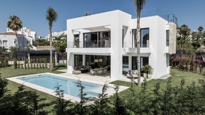 Image No.1-4 Bed Villa / Detached for sale