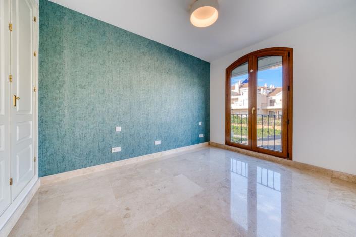 Image No.25-3 Bed Semi-Detached for sale