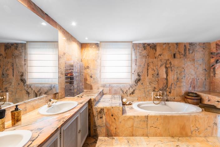 Image No.9-2 Bed Semi-Detached for sale