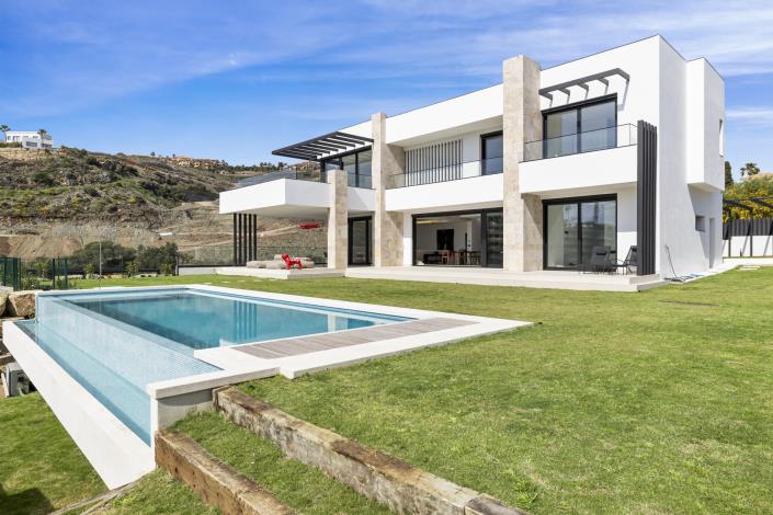 Image No.1-Villa de 4 chambres à vendre à Estepona