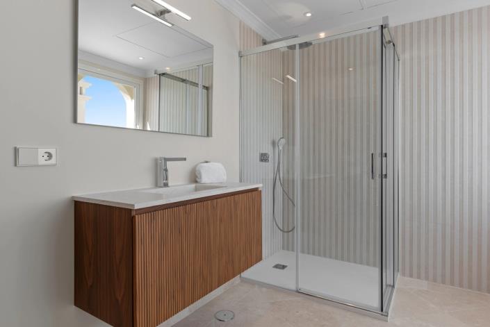 Image No.21-4 Bed Duplex for sale