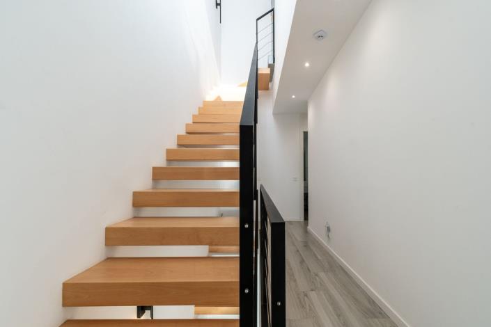 Image No.31-3 Bed Townhouse for sale