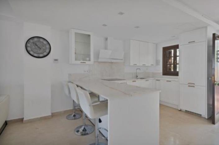 Image No.12-4 Bed Townhouse for sale