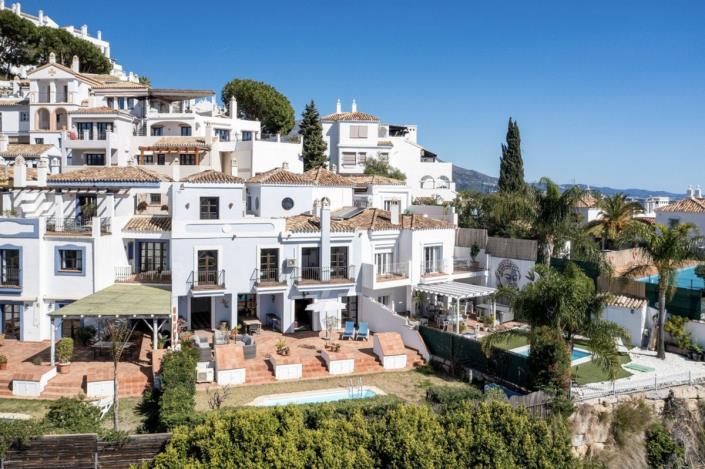 Image No.1-4 Bed Villa / Detached for sale