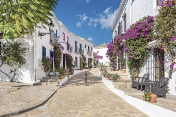 Image No.1-2 Bed Townhouse for sale