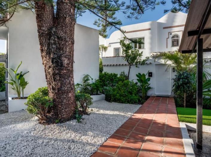 Image No.27-4 Bed Townhouse for sale