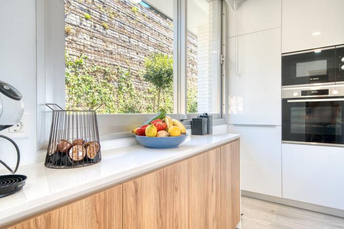 Image No.12-3 Bed Townhouse for sale