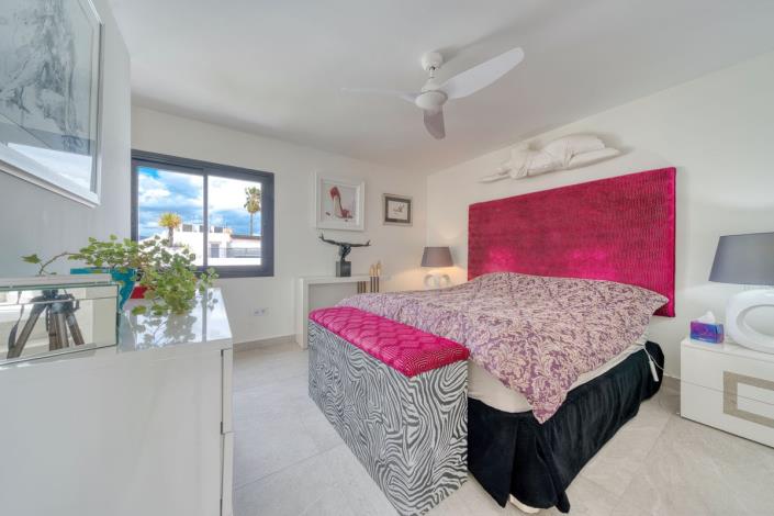 Image No.20-4 Bed Townhouse for sale