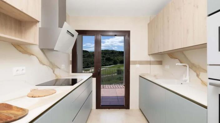 Image No.8-3 Bed Townhouse for sale