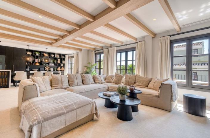 Image No.7-4 Bed Townhouse for sale