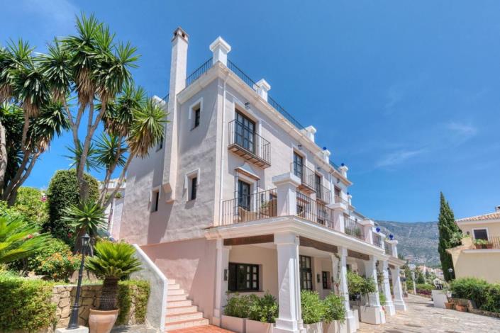 Image No.15-4 Bed Townhouse for sale