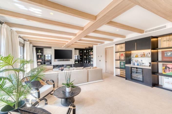 Image No.18-4 Bed Townhouse for sale