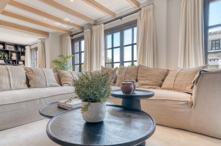 Image No.25-4 Bed Townhouse for sale