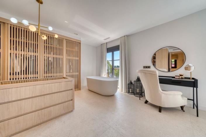 Image No.31-4 Bed Townhouse for sale