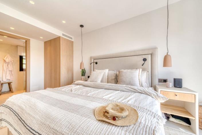 Image No.38-4 Bed Townhouse for sale