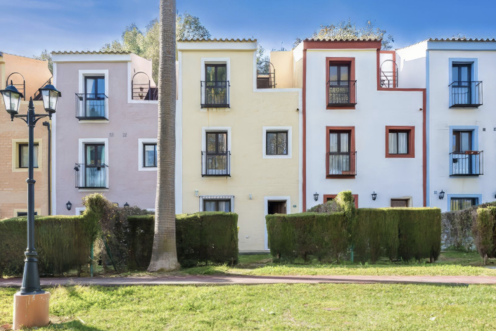 Image No.1-3 Bed Townhouse for sale