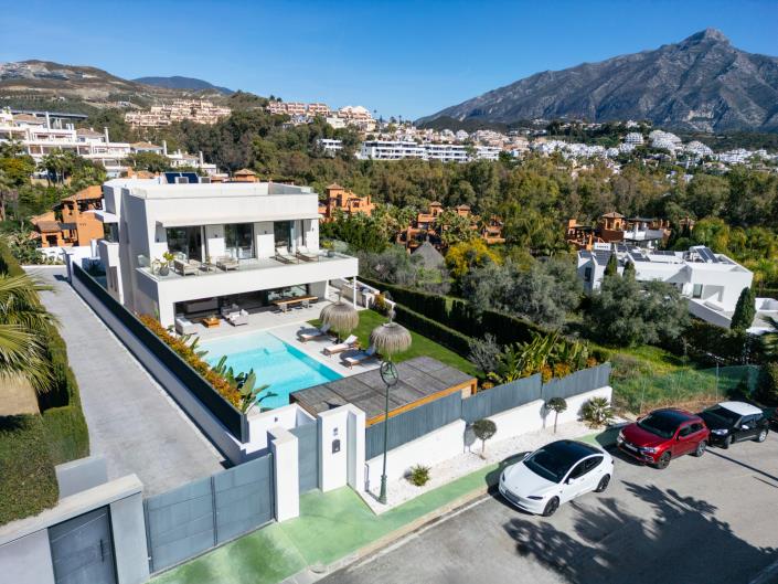 Image No.1-5 Bed Villa for sale
