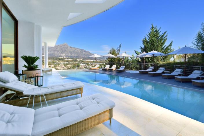 Image No.1-Villa de 7 chambres à vendre à Nueva Andalucia