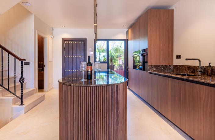 Image No.21-4 Bed Townhouse for sale