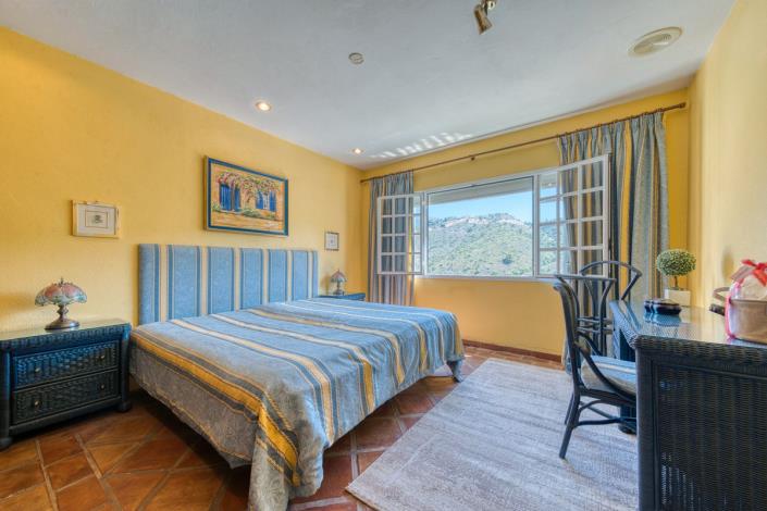 Image No.26-3 Bed Townhouse for sale