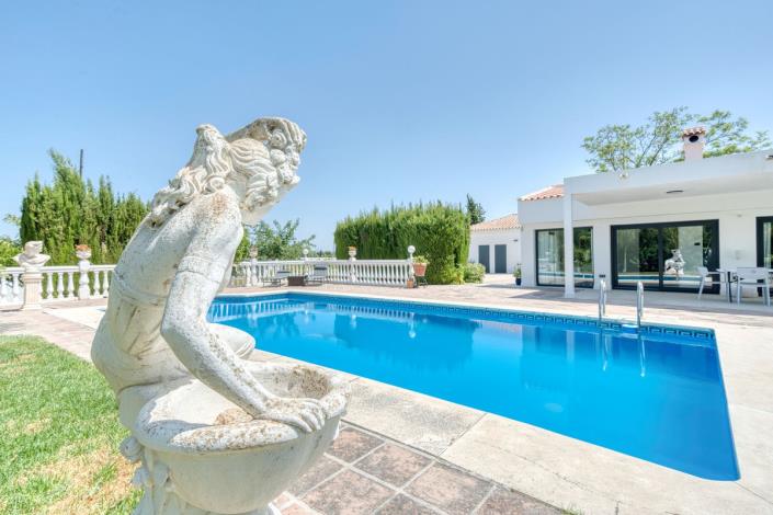 Image No.1-4 Bed Villa for sale