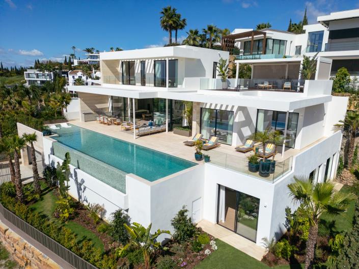 Image No.1-6 Bed Villa for sale