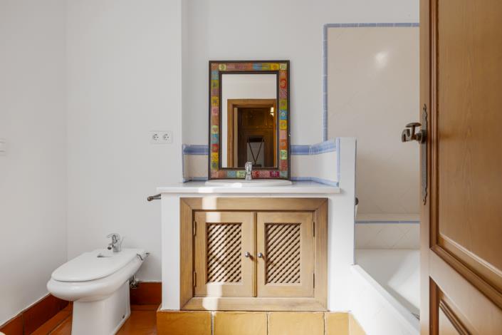 Image No.10-4 Bed Townhouse for sale