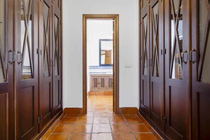 Image No.14-4 Bed Townhouse for sale