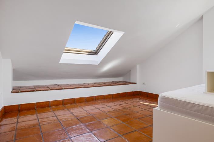 Image No.23-4 Bed Townhouse for sale