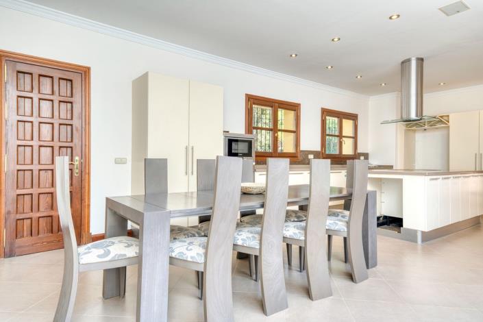 Image No.21-6 Bed Villa for sale