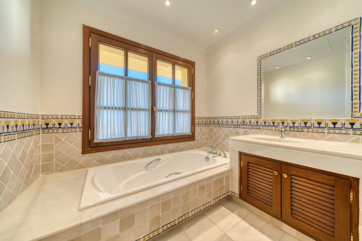 Image No.26-6 Bed Villa for sale