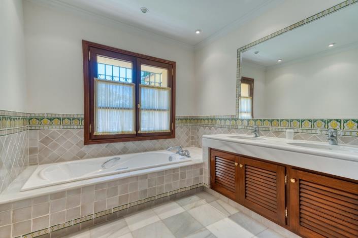 Image No.37-6 Bed Villa for sale