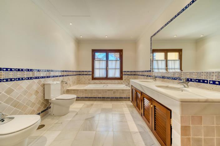 Image No.42-6 Bed Villa for sale