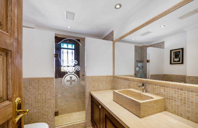 Image No.21-4 Bed Townhouse for sale