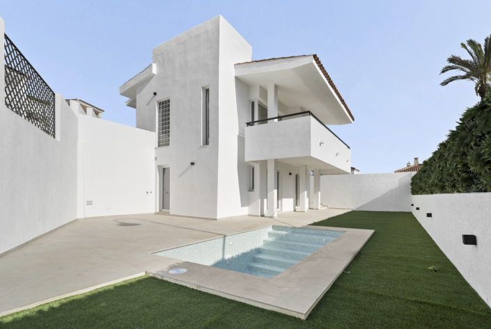 Image No.1-4 Bed Villa / Detached for sale