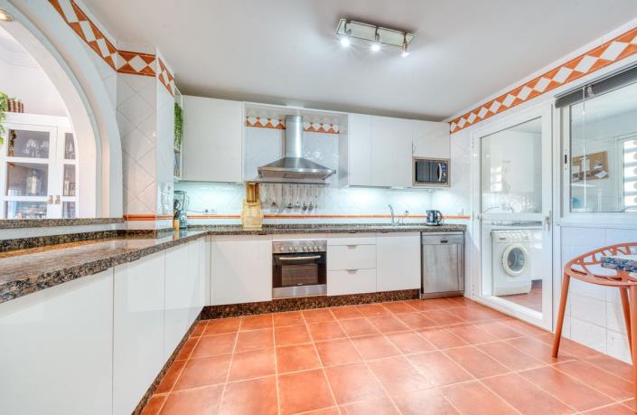 Image No.17-4 Bed Townhouse for sale