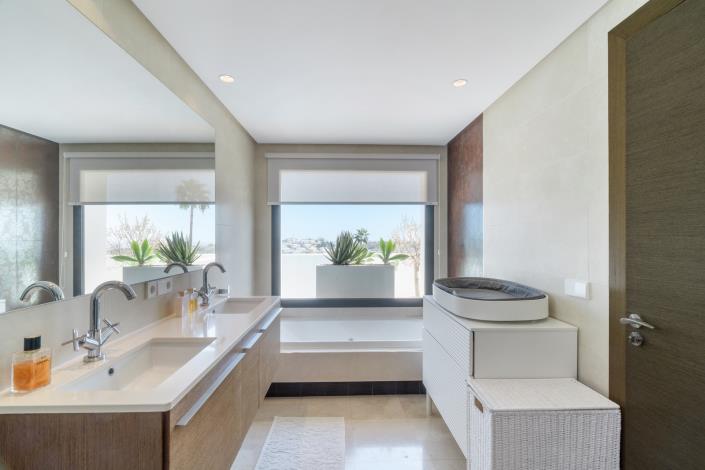 Image No.37-5 Bed Villa for sale