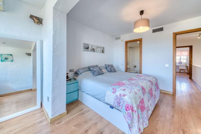 Image No.24-2 Bed Townhouse for sale