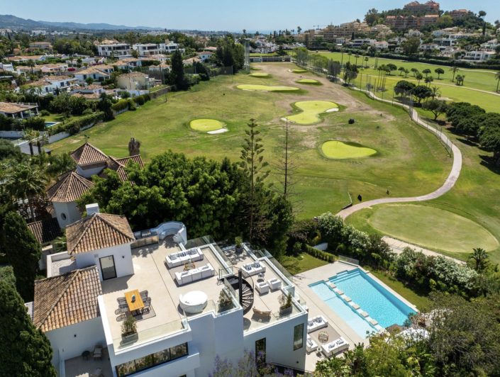 Image No.1-Villa de 6 chambres à vendre à Nueva Andalucia