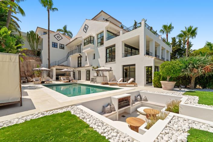 Image No.1-6 Bed Villa for sale