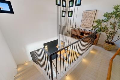 SV2402_23501891-large