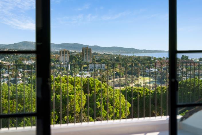 Image No.12-6 Bed Villa for sale