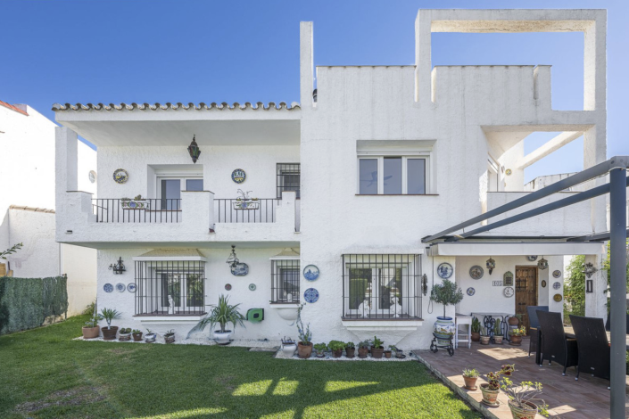 Image No.1-3 Bed Villa / Detached for sale