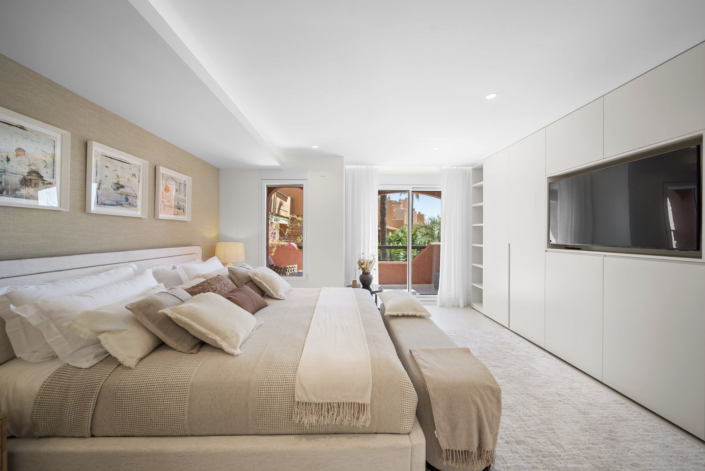 Image No.12-3 Bed Townhouse for sale